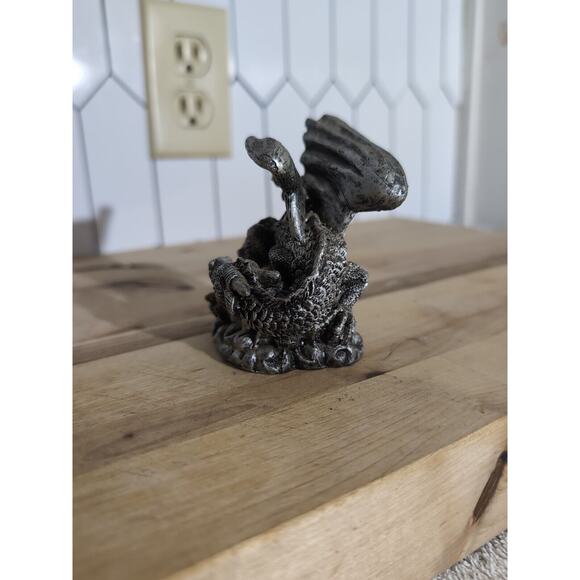 Winged Dragon Sitting On Crystals Statue, Figurine Game Piece, Fantasy Art, Flaw - Picture 2 of 7
